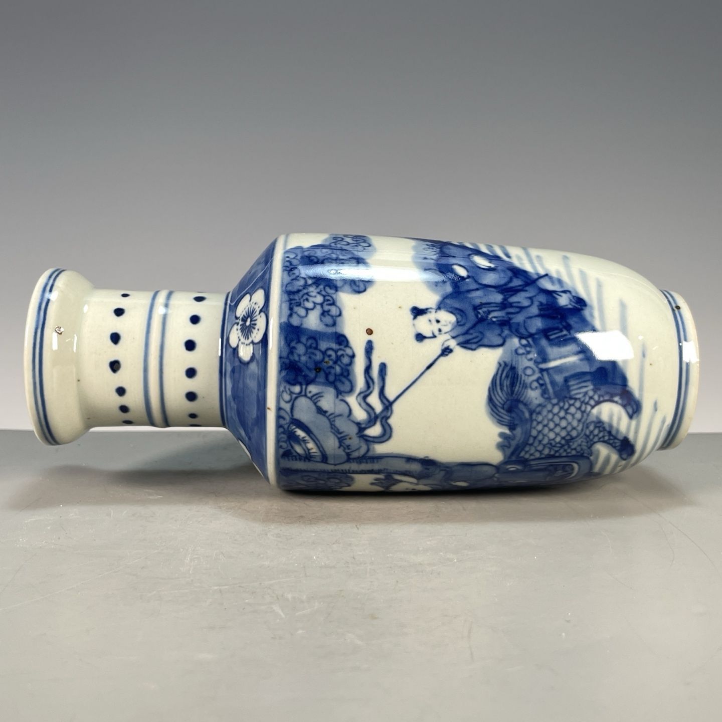 Сине-белая фарфоровая ваза-рул – обзор и цена Vintage Collectible Pottery